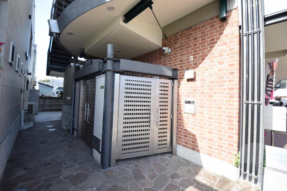 22/30 エントランス