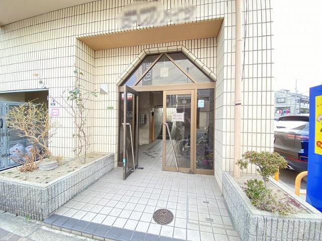 21/30 エントランス