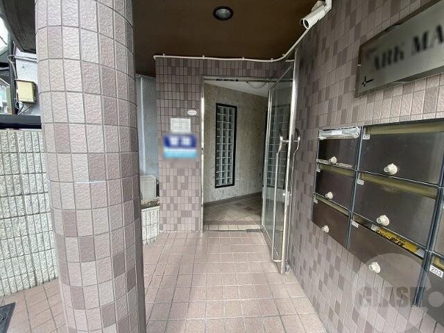 24/30 エントランス