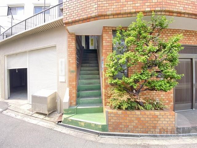 16/25 エントランス