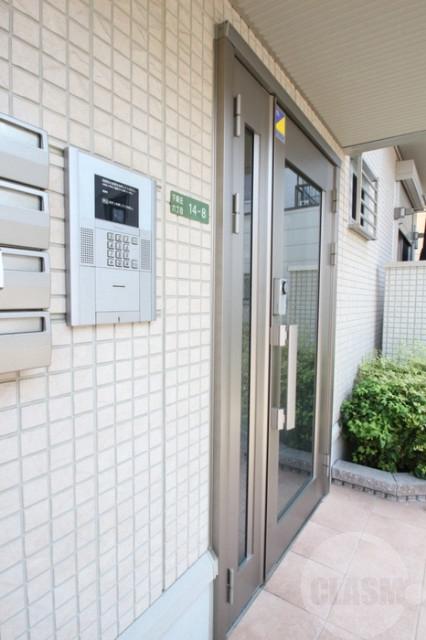 19/30 エントランス