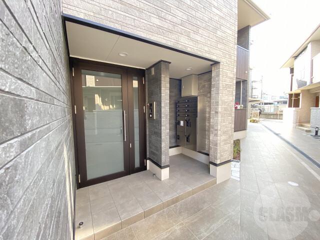 28/30 エントランス