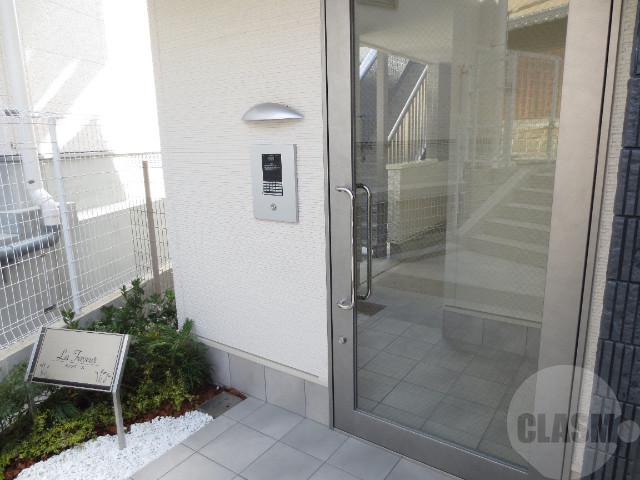 19/30 エントランス