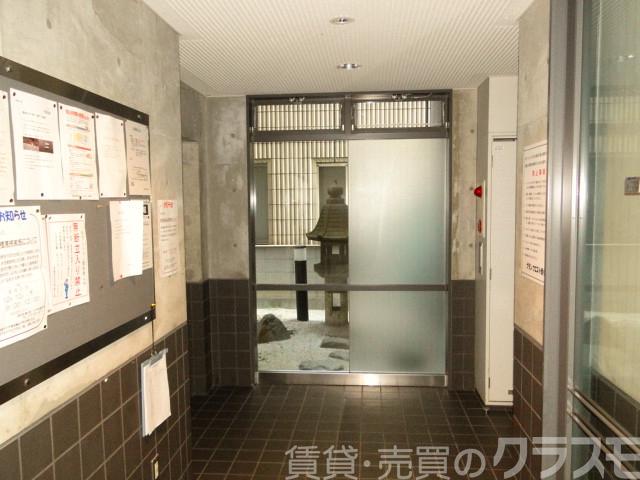 28/30 エントランス