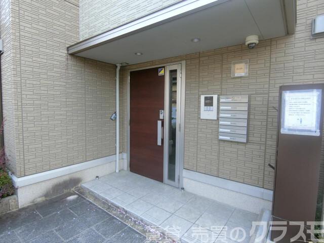 27/30 エントランス