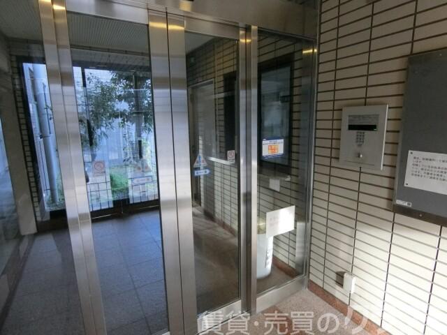 28/30 エントランス