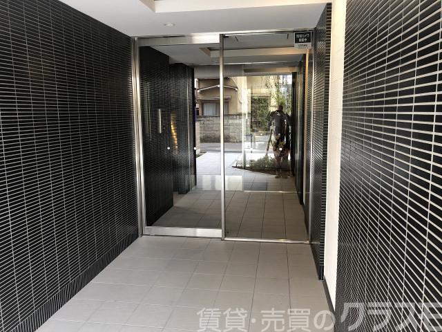 30/30 エントランス