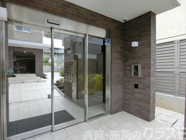 28/30 エントランス