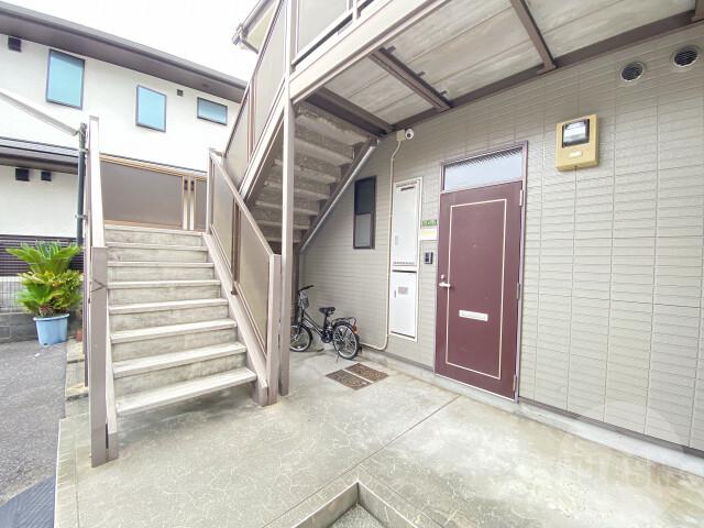 18/27 エントランス