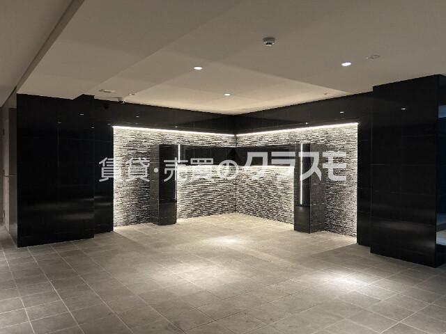 16/23 エントランス