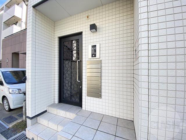 19/27 エントランス