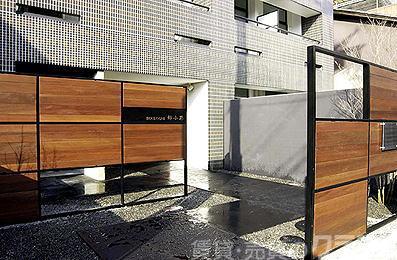 27/30 エントランス