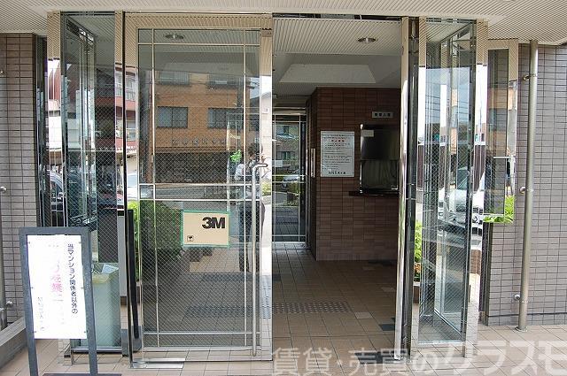 28/30 エントランス