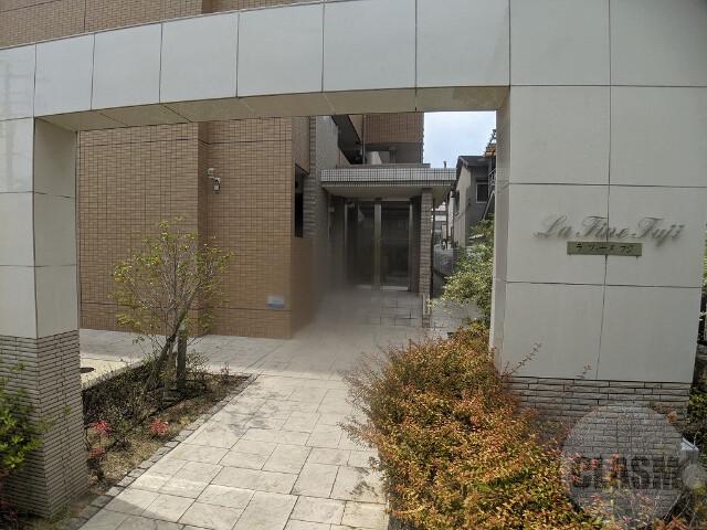 21/25 エントランス