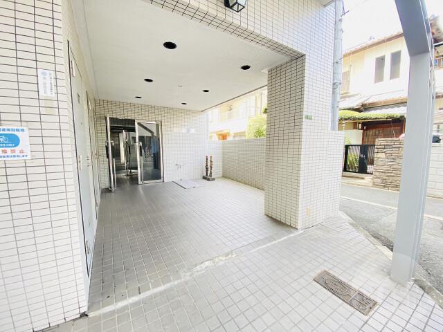 18/29 エントランス