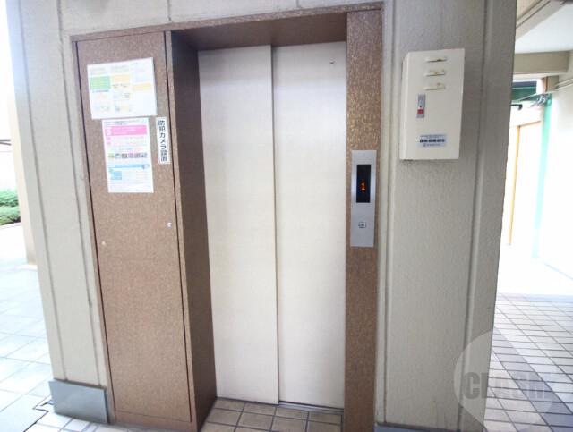 23/30 エントランス