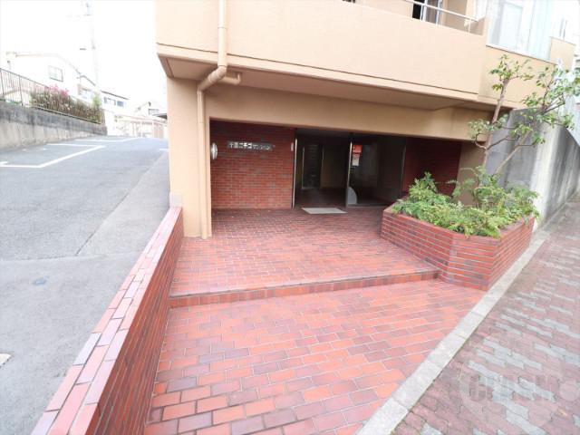 22/30 エントランス