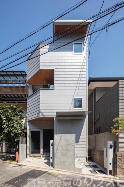 24/30 エントランス