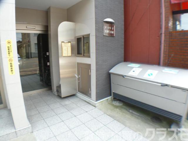 28/30 エントランス