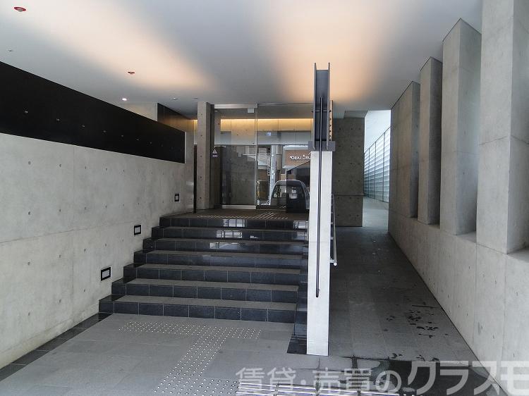 29/30 エントランス