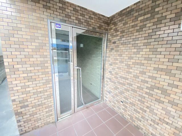 22/30 エントランス