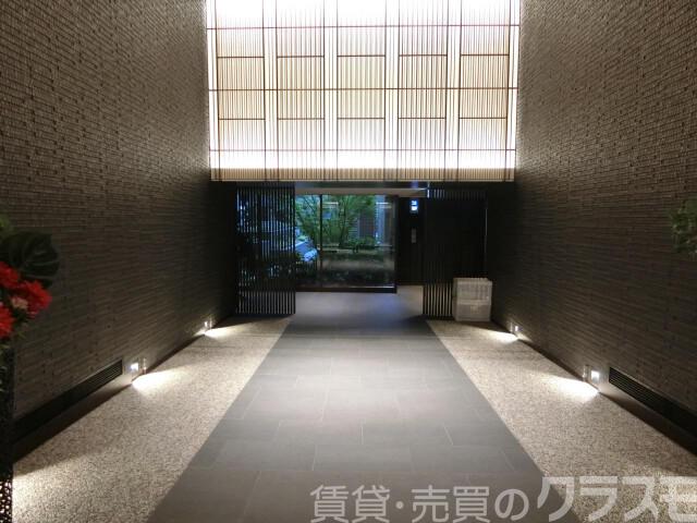 27/30 エントランス