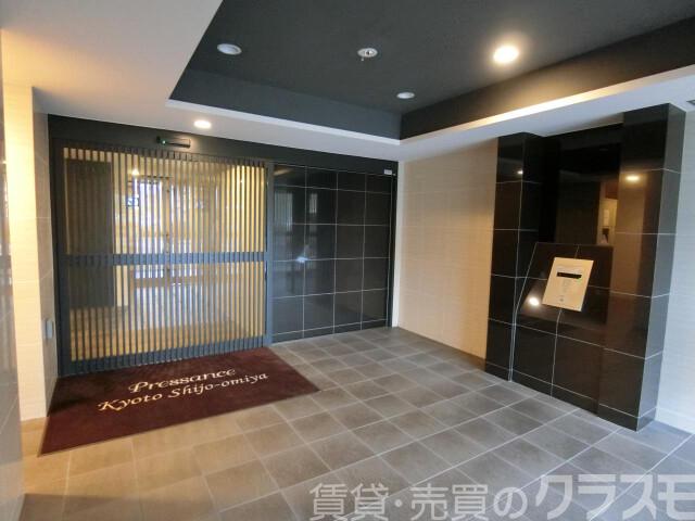 27/30 エントランス