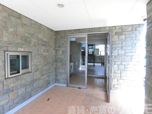 27/30 エントランス