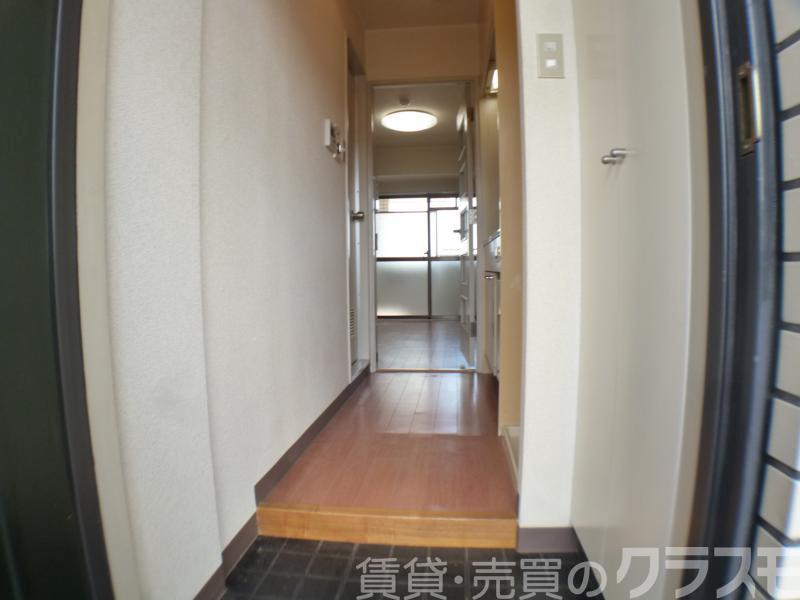 16/30 玄関