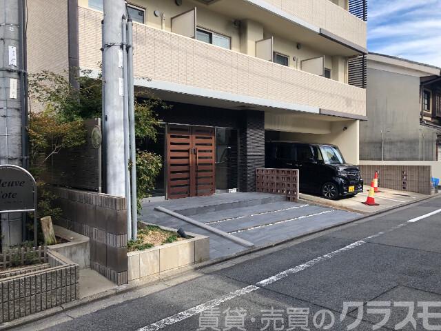 27/30 エントランス