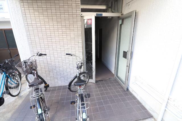 18/25 エントランス