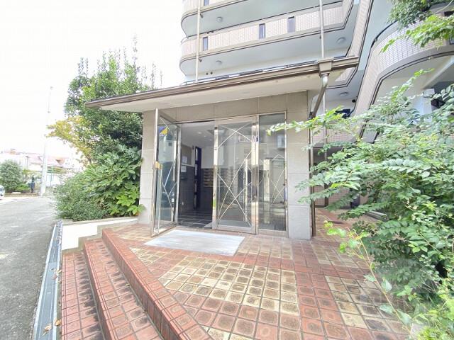 26/30 エントランス