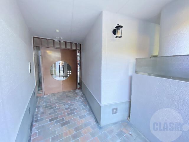 25/30 エントランス