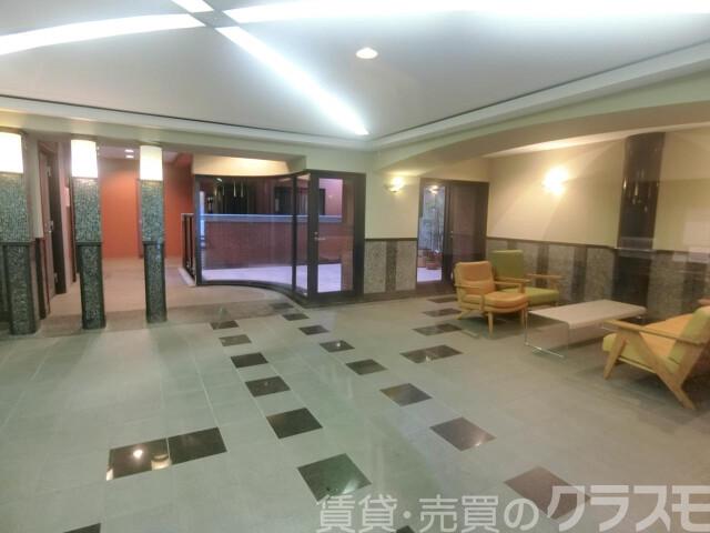 27/30 エントランス