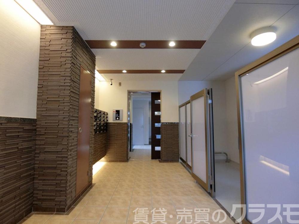 28/30 エントランス