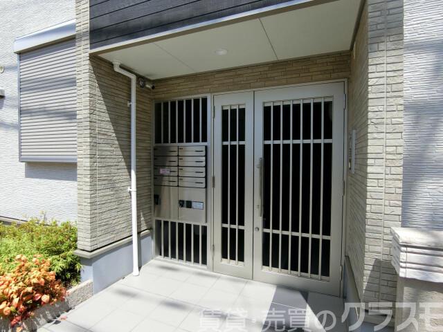 28/30 エントランス