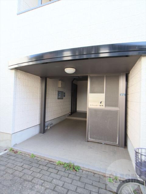 21/27 エントランス