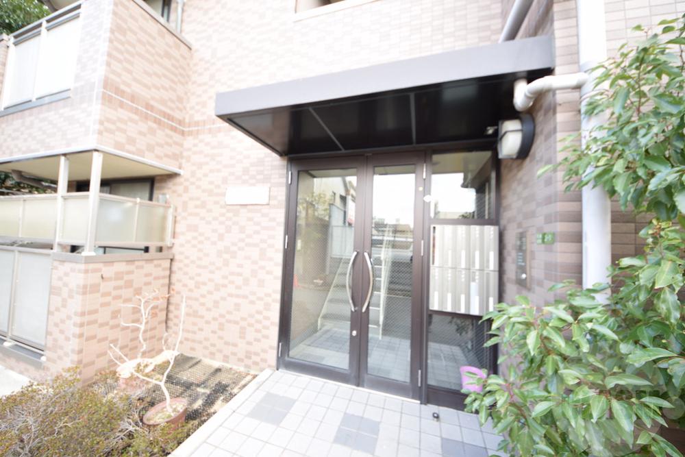 23/30 エントランス