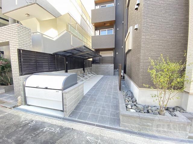 26/30 エントランス