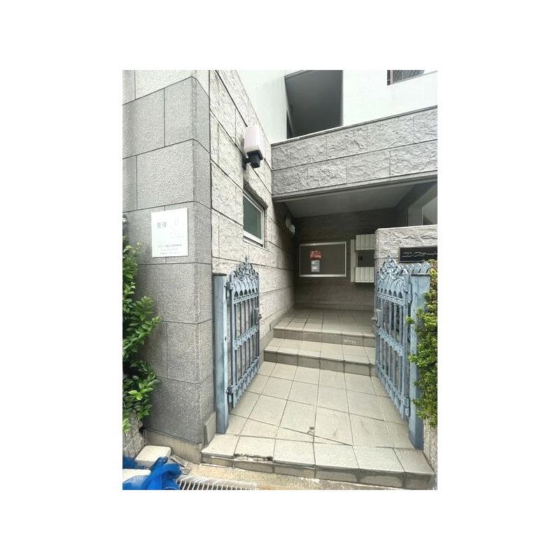 13/18 エントランス