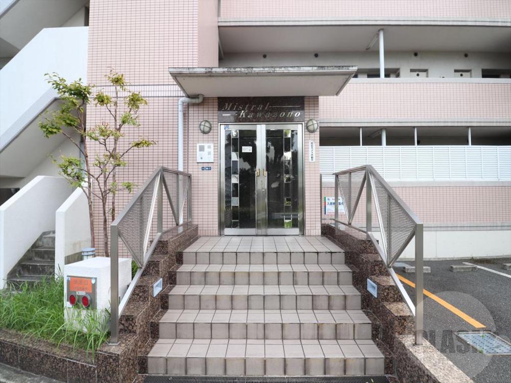 22/30 エントランス