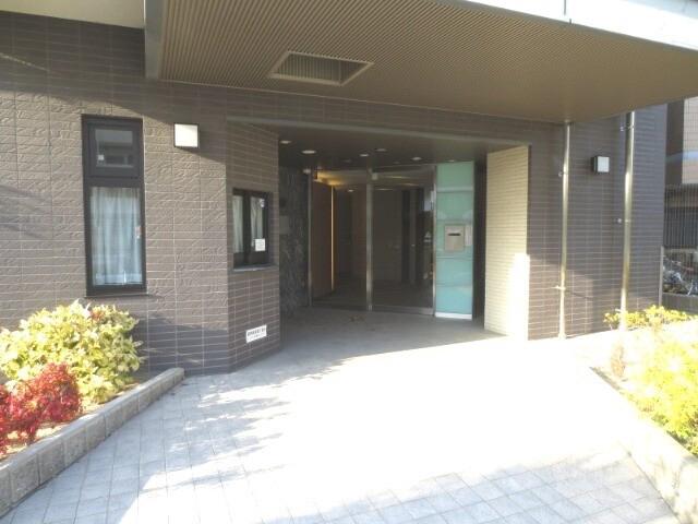 19/30 エントランス