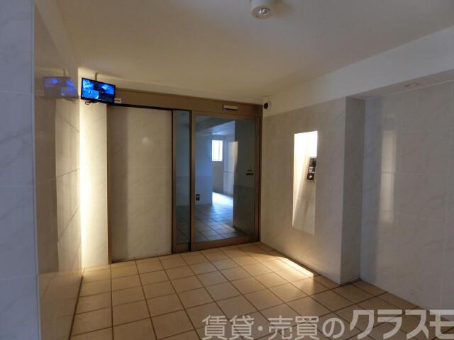 28/30 エントランス