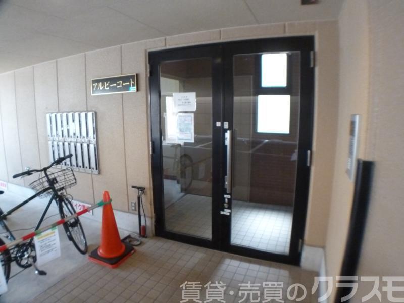 28/30 エントランス