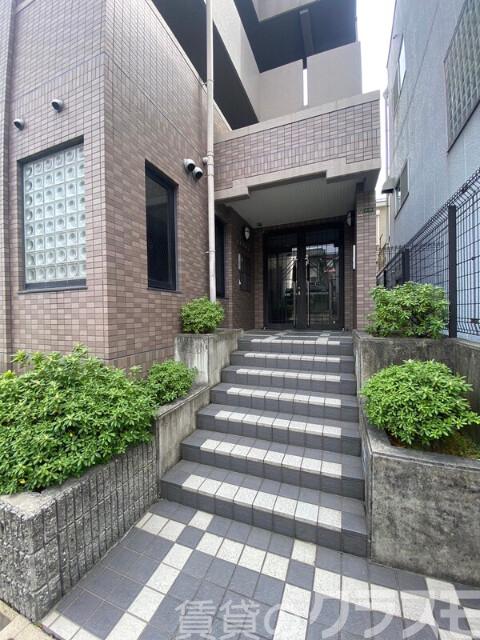 14/17 エントランス