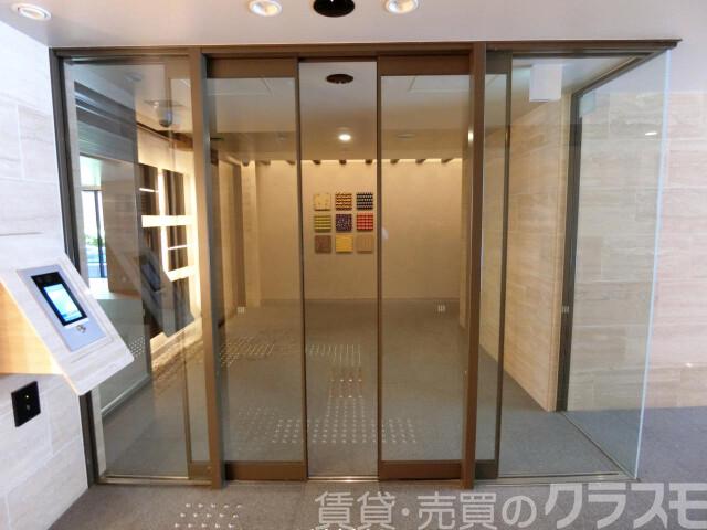 28/30 エントランス