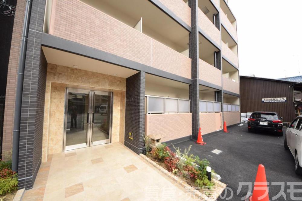 28/30 エントランス