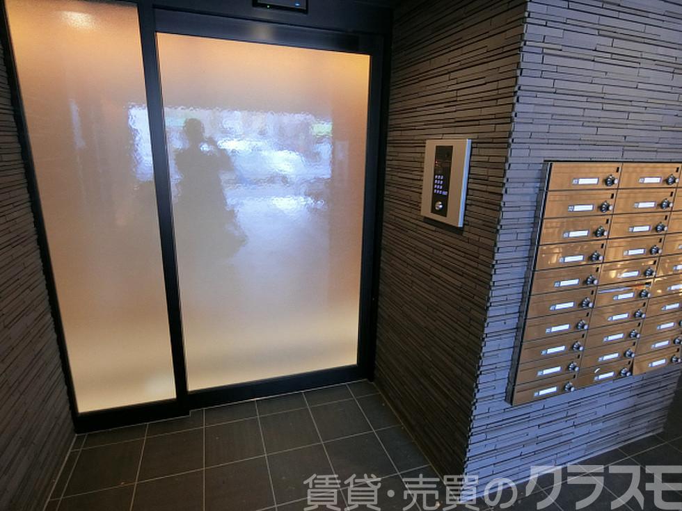 28/30 エントランス