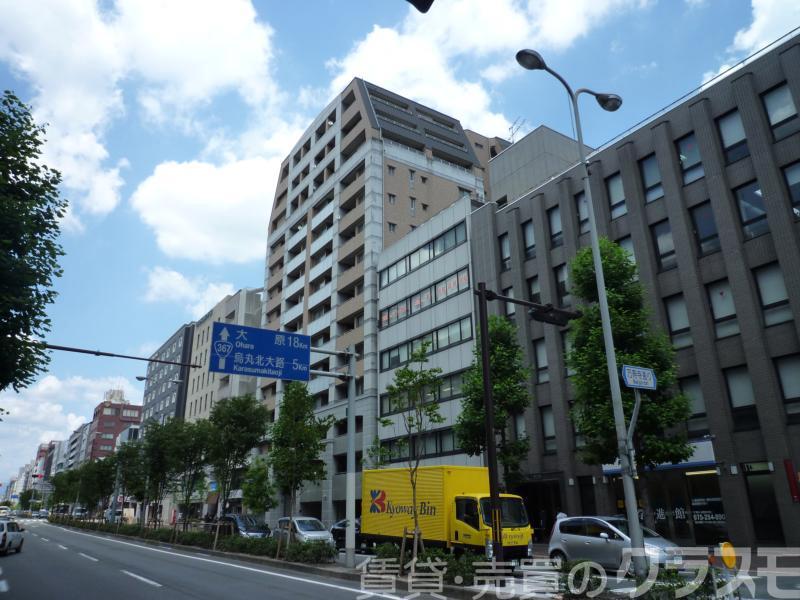 30/30 エントランス