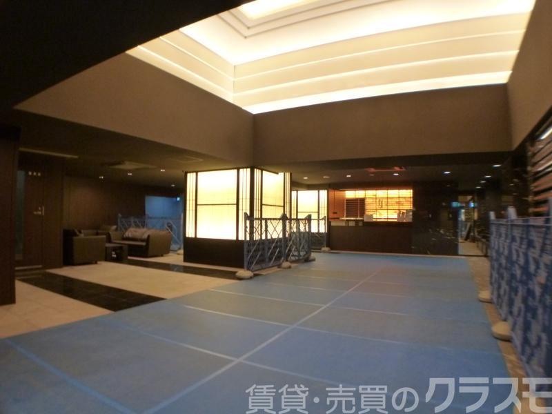 27/30 エントランス